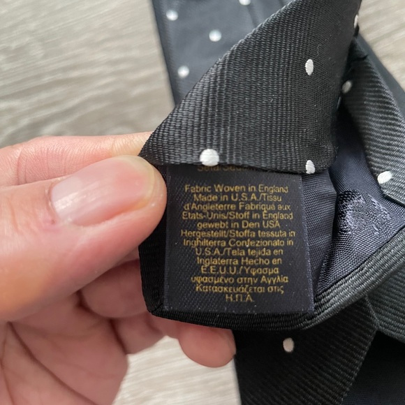 Brooks Brothers polka dot tie - Picture 3 of 3